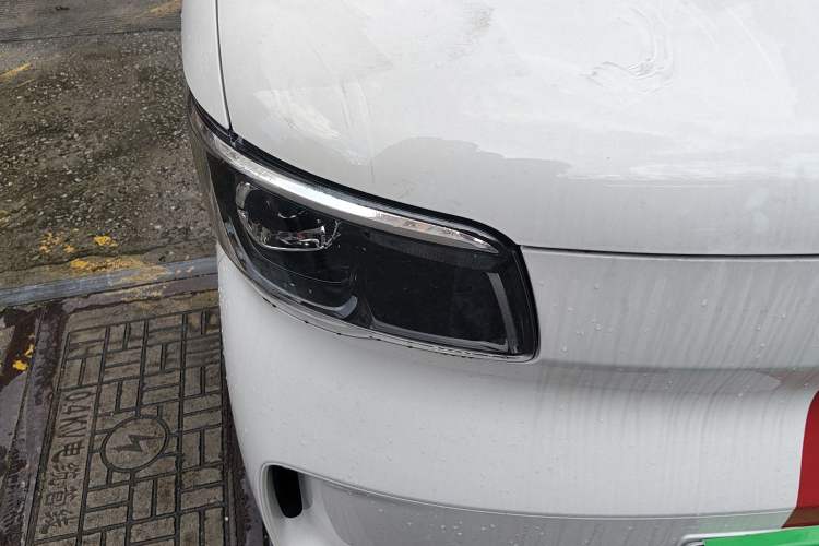 Used Wuling Zhiguang New Energy 2025 Model 305km Ambitious Edition Right Front Headlight