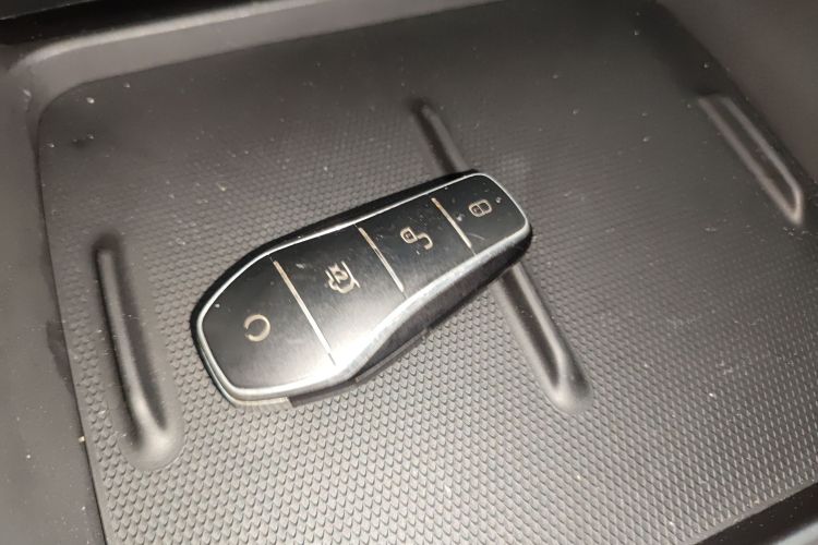 Used BYD Xia 2025 DM-i 1.5T 180km Excellence Model Vehicle Key