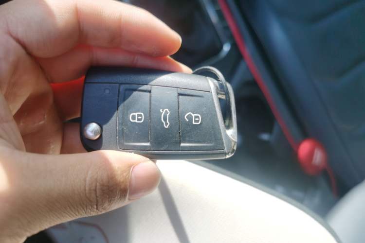 Used Volkswagen Tiguan L 2017 330TSI Automatic Two-Wheel Drive Luxury Edition Vehicle Key