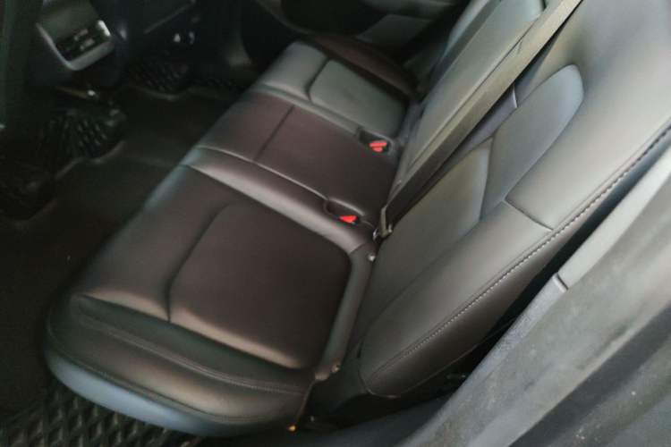 Used Tesla Model Y 2021 Long-Range All-Wheel-Drive Version
