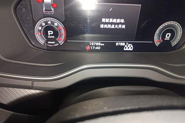 Used Audi Q5L 2022 40T Luxury Dynamic Model Odometer Close Up