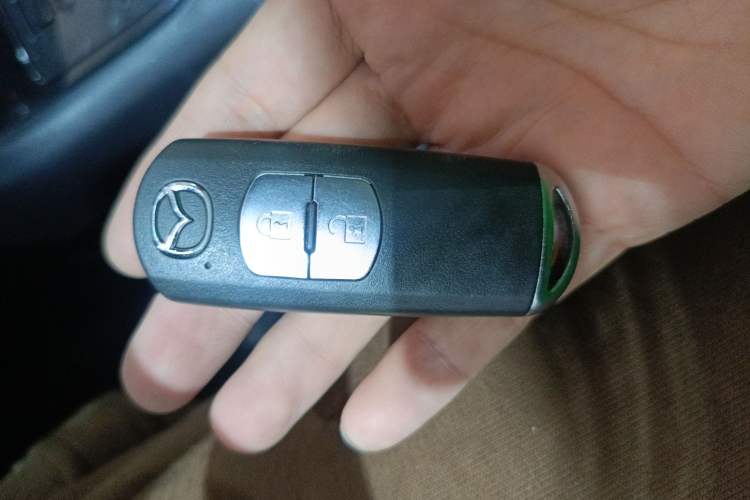 Used Mazda Mazda 3 Axela 2016 Hatchback 1.5L Automatic Luxury Model