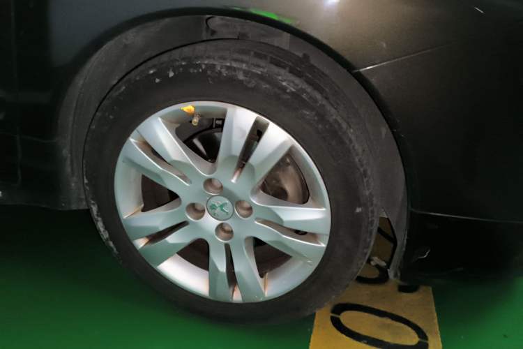 Used Peugeot 3008 2013 2.0L Automatic Trend Edition Right Front Wheel Hub