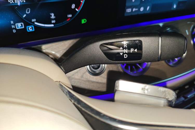 Used Mercedes-Benz CLS 2023 Refreshed CLS 300 Dynamic Edition Gear Lever