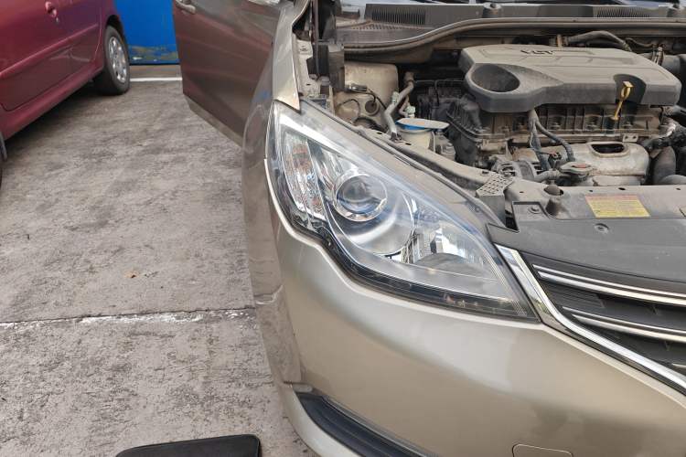 Used Roewe 360 2015 1.5L Automatic Luxury Edition Right Front Headlight