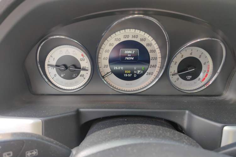 Used Mercedes-Benz GLK-Class 2014 GLK 260 4MATIC Dynamic Model Odometer Close Up