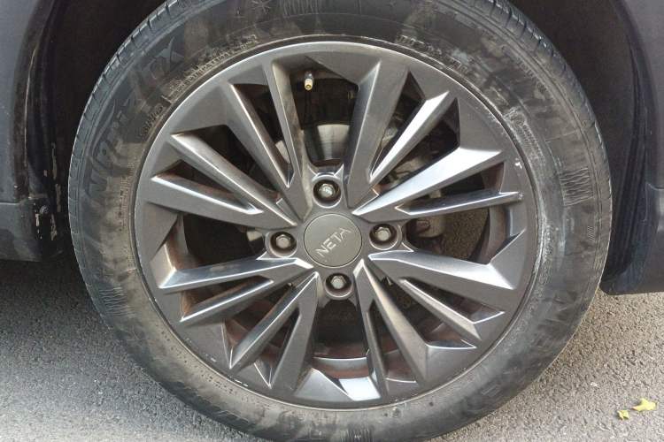 Used NETA V 2022 Chao 400 Lite Pink Custom Edition Right Front Wheel Hub