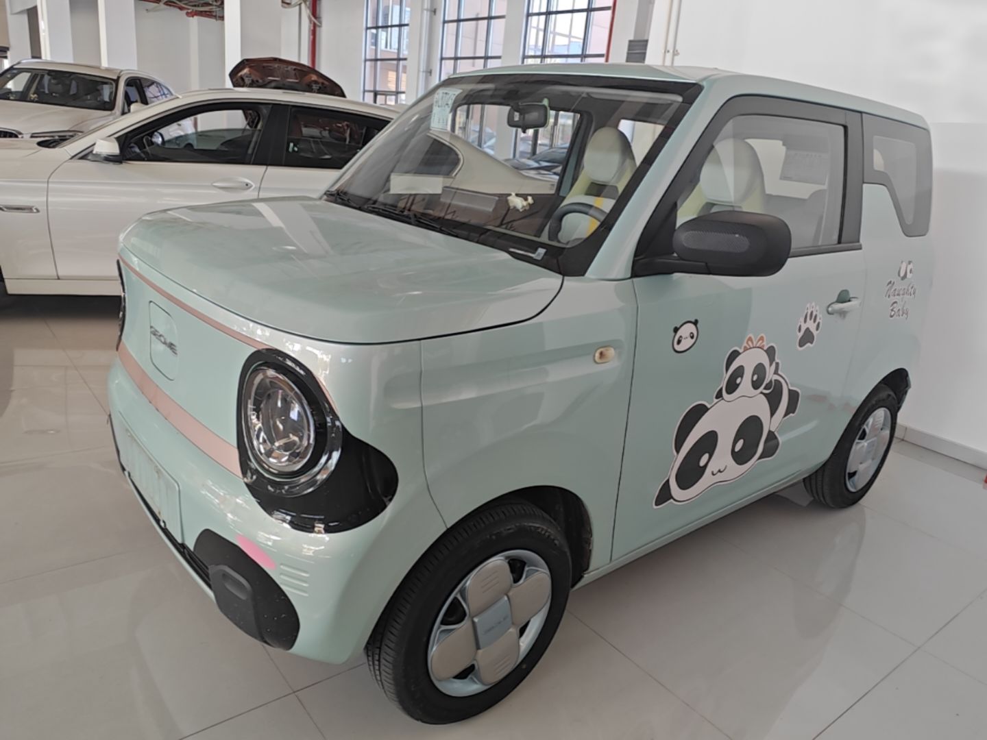Unter der Vorderseite des Autos