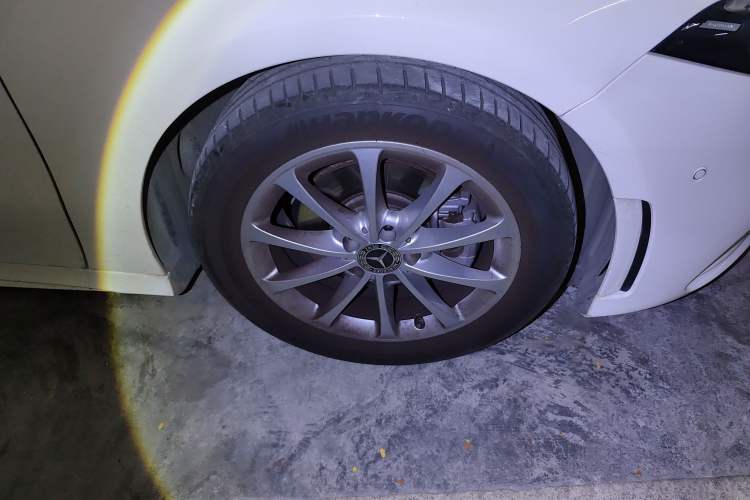 Used Mercedes-Benz A-Class 2022 Restyled A 200 L Sport Sedan Fashion Version Right Front Wheel Hub