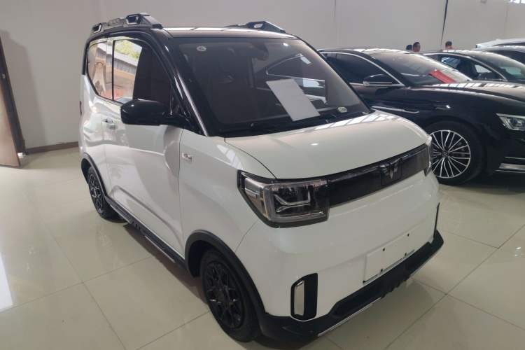 Used Wuling Hongguang MINIEV 2022 GAMEBOY 300km Enthusiast Model with Lithium Iron Phosphate Front Right 45 Deg
