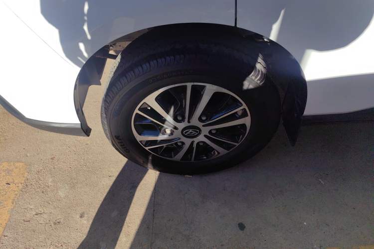 Used SAIC MAXUS Xintu V70 2023 2.0T Elite Edition Automatic Short Wheelbase Low Roof – 5/6 Seats