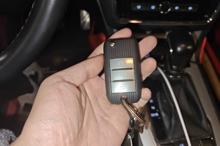 Used Roewe RX5 2016 20T Two-Wheel Drive Automatic Internet Smart Edition
