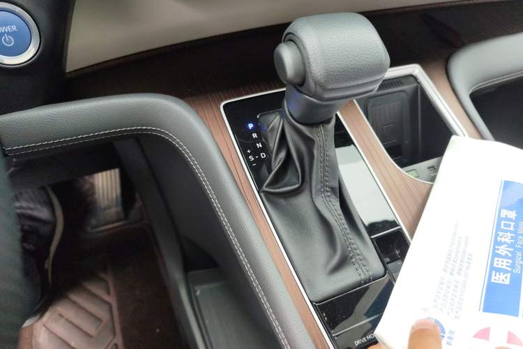 Used Toyota SIENNA 2023 2.5L Hybrid Comfort Edition Gear Lever