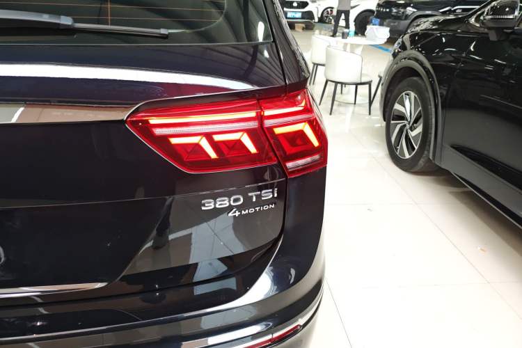 Used Volkswagen Tiguan L 2023 Facelift 380TSI Automatic All-Wheel Drive R-Line Flagship 7-Seater