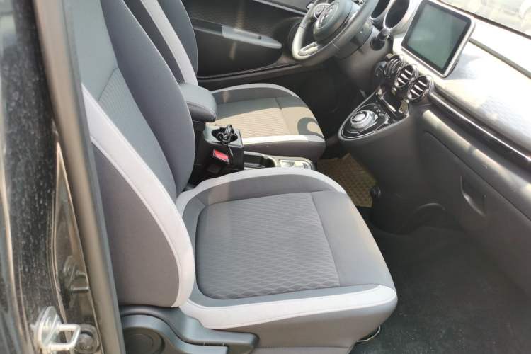 Used ORA Black Cat 2021 301km Cute Pet Edition Right Front Seat