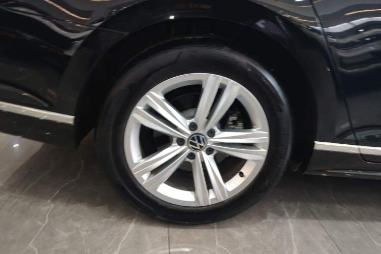 Used Volkswagen Magotan 2023 2 Million Units Limited-Edition 280TSI DSG Comfort Version Right Rear Wheel Hub