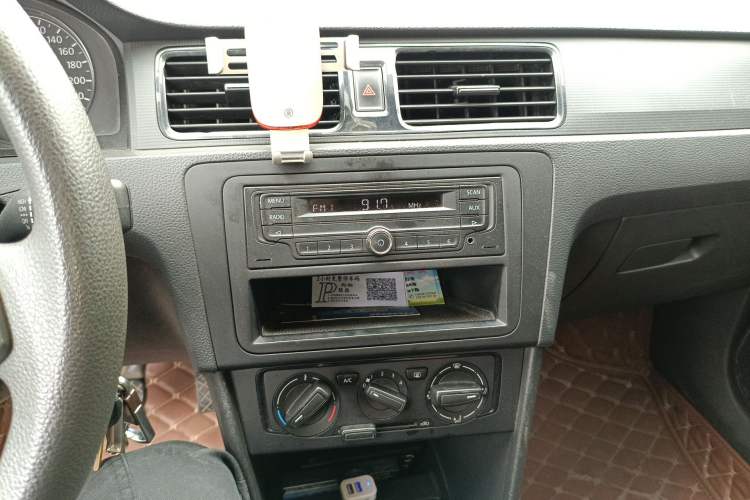 Used Volkswagen Santana 2015 1.4L Manual Fashion Edition Audio And AC Panel