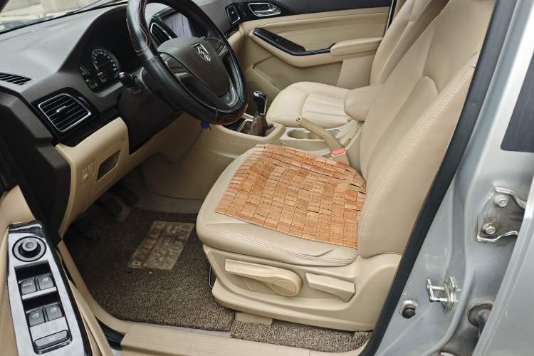 Used Baojun 730 2014 1.5L manual Comfort ESP version 7 seats Left Front Seat