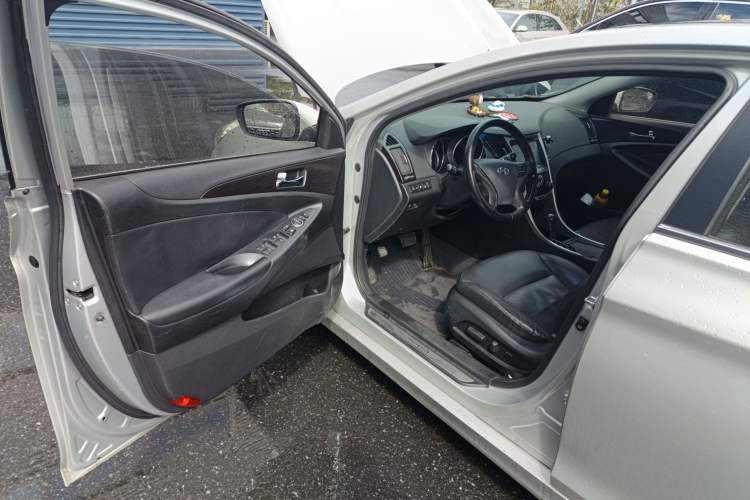 Used Hyundai Sonata 2013 2.0L Automatic Luxury Edition Driver Seat