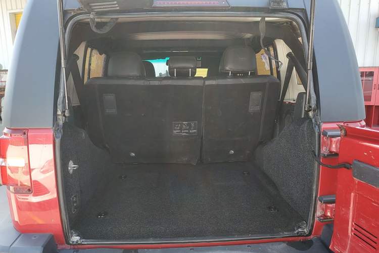 Used BAIC Off-Road BJ40 2016 40L 2.0T Manual All-Wheel Drive Prestige Edition Trunk