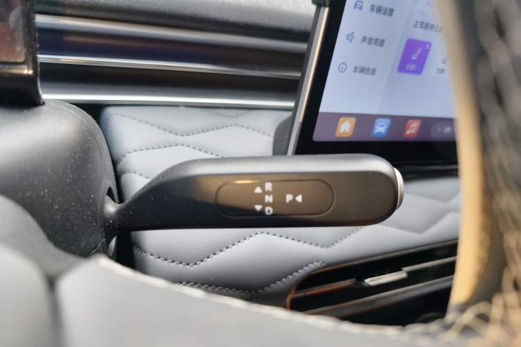 Used Dongfeng NAMMI 01 2024 330 Plus Smart+ Gear Lever