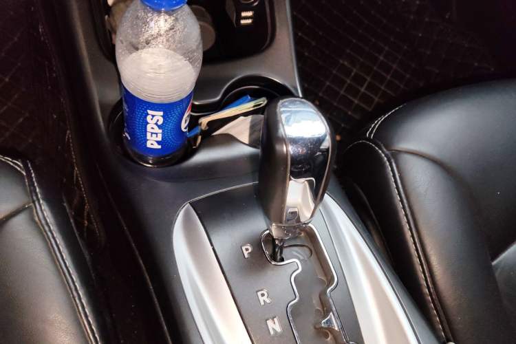 Used Dodge Journey 2013 2.4L Two-Wheel Drive Luxury Version Gear Lever