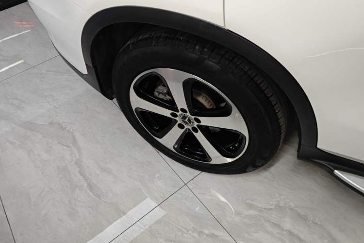 Used Mercedes-Benz GLC 2019 Facelift GLC 260 L 4MATIC Luxury Model
