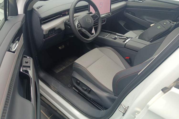 Used Volkswagen ID.7 VIZZION 2024 AIR model Left Front Seat