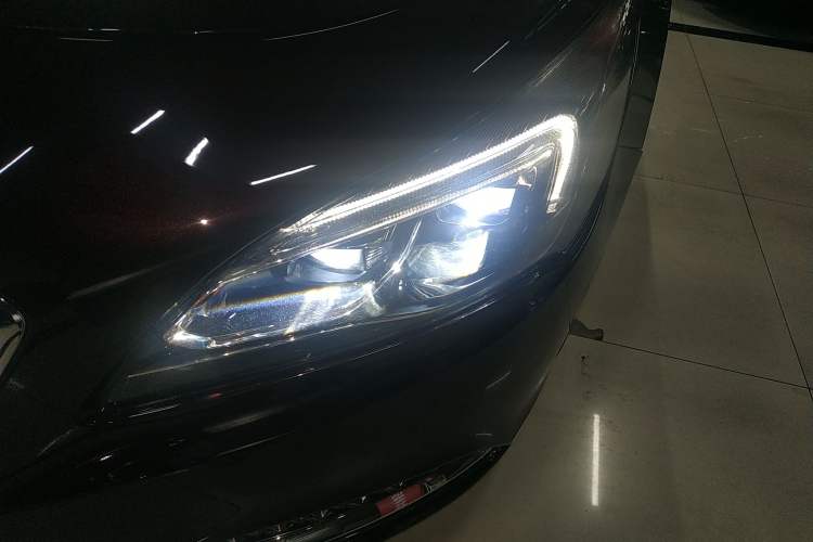 Used Buick LaCrosse 2018 28T Avenir
