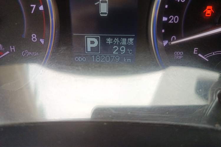 Used Toyota Highlander 2017 2.0T Four-Wheel Drive Luxury Edition 7 Seats Odometer Close Up