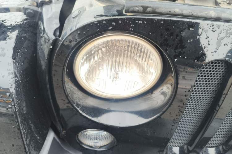 Used Jeep Wrangler 2013 3.6L Sahara two-door model Right Front Headlight