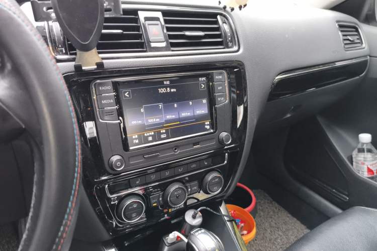 Used Volkswagen Sagitar 2018 280TSI DSG Luxury Model Audio And AC Panel