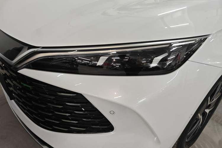 Used BYD Qin L 2025 DM-i Smart Drive 120KM Leading Model
