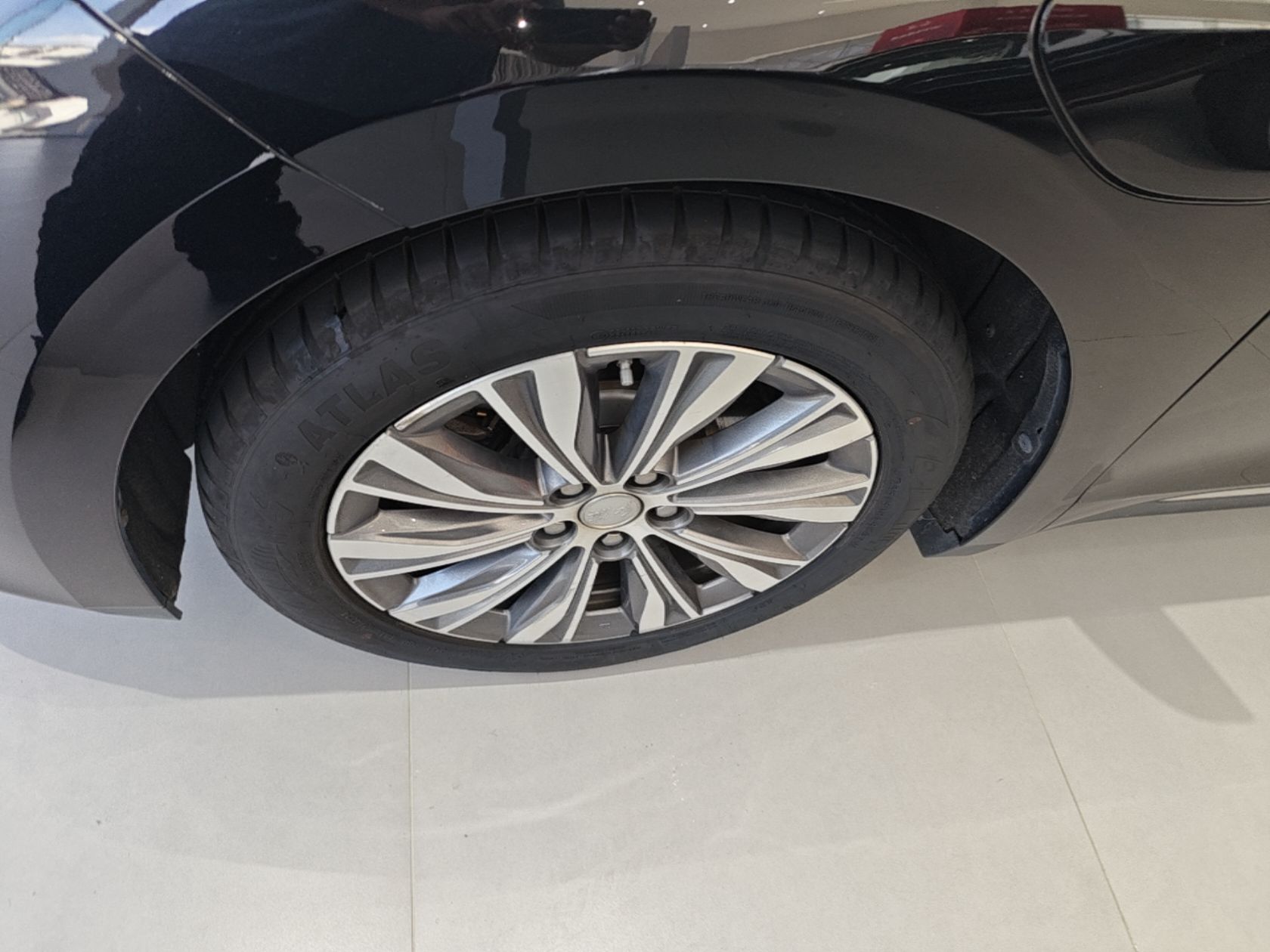 Hongqi E-QM5 2022 431 km Charge & Enjoy Edition — снимка 10