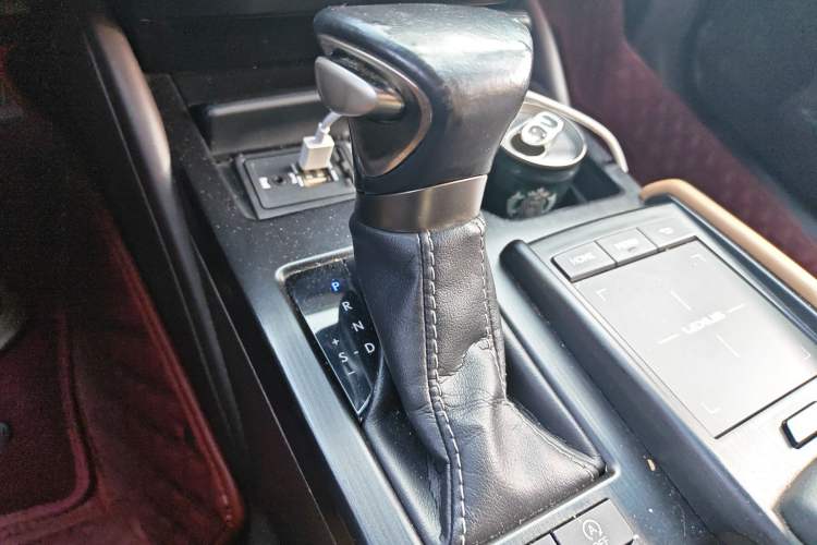 Used Lexus ES 2018 260 Excellence Edition China VI Standard Gear Lever