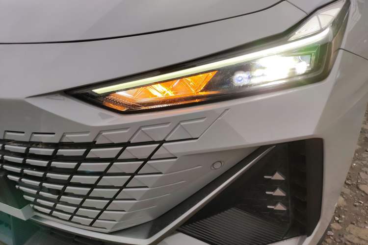 Used Changan UNI-V 2022 1.5T Prestige Version