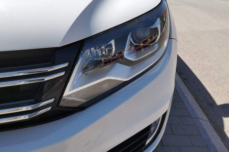 Used Volkswagen Tiguan 2015 1.8TSI Automatic Two-Wheel Drive Comfort Edition Left Front Headlight