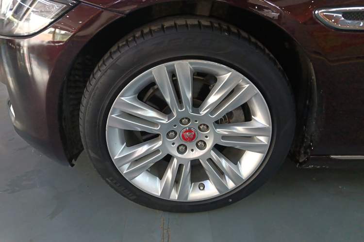 Used Jaguar XFL 2018 XFL 2.0T 250 PS Luxury Edition Left Front Wheel Hub