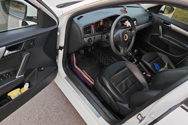 Used Volkswagen Lavida 2013 Revised Version 1.4 TSI Manual Comfort Edition Driver Seat