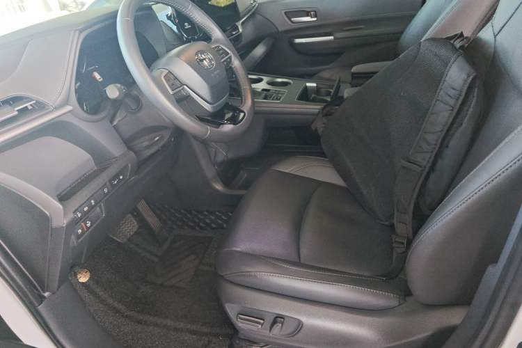 Used Toyota Sienna 2024 2.5L Hybrid Four-Wheel Drive Prestige Edition
