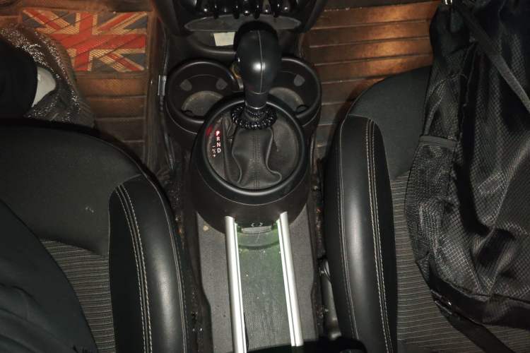 Used MINI Countryman 2014 1.6T COOPER ALL4 Fun Gear Lever