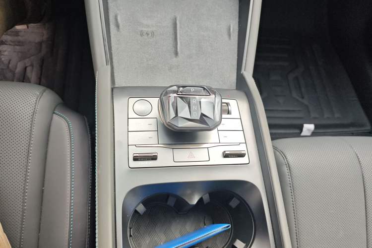 Used BYD Qin L 2025 DM-i Smart Drive 120KM Superior Model Gear Lever