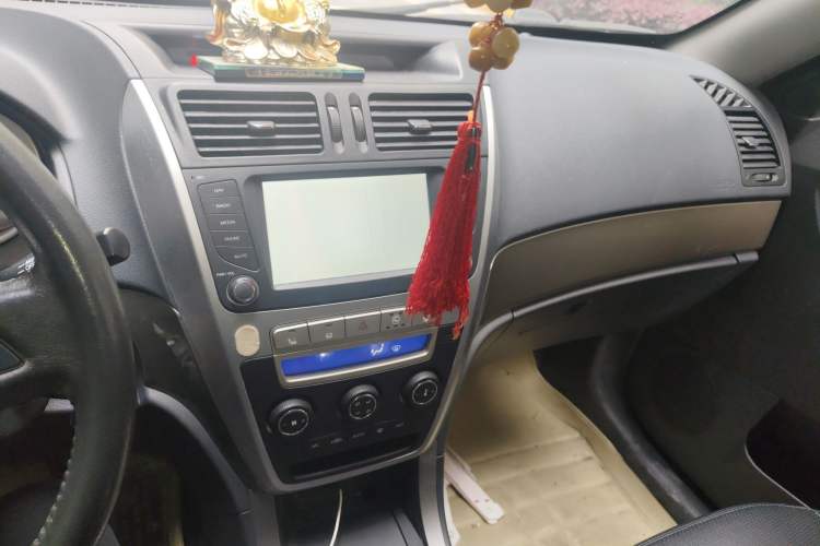 Used Geely Auto GX7 2014 2.0L Manual Luxury Version
