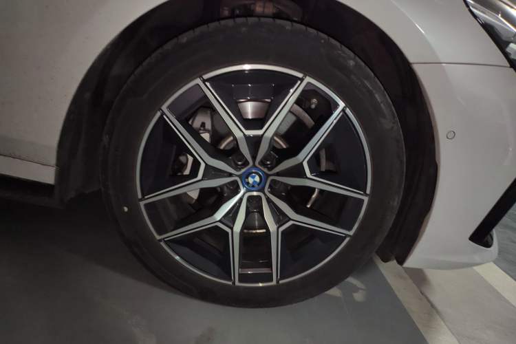 Used BMW i5 2024 eDrive 35L Luxury Model with M Sport Package