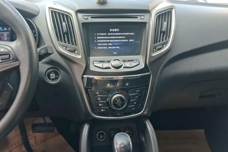 Used CHANGAN CS75 2016 1.8T Automatic Elite Model China V Standard Audio And AC Panel