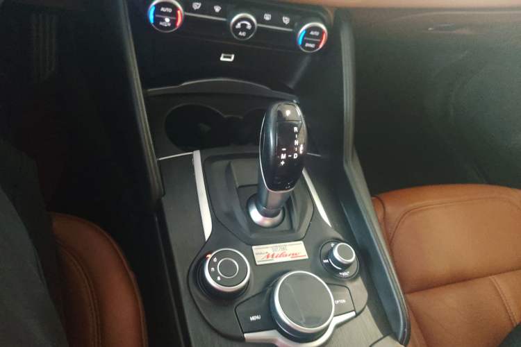 Used Alfa Romeo Giulia 2017 2.0T 200HP Luxury Edition
