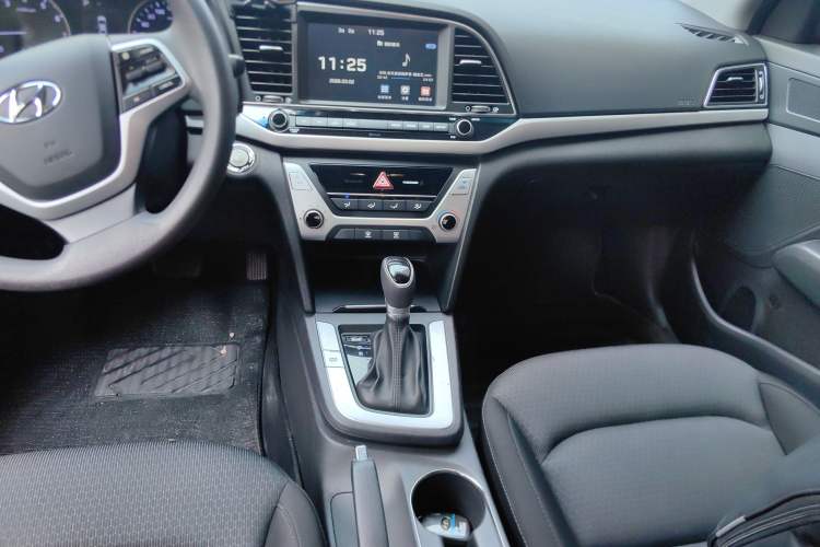 Used Hyundai Elantra (6th Generation / Lingdong) 2016 1.6L Automatic ZhiXuan · Youth Edition
