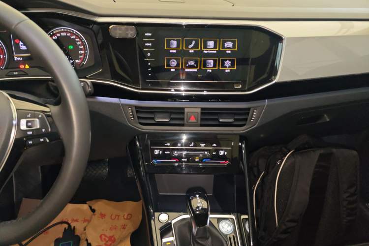 Used Volkswagen Tayron 2020 330TSI Two-Wheel Drive Luxury Smart Connectivity Version Audio And AC Panel