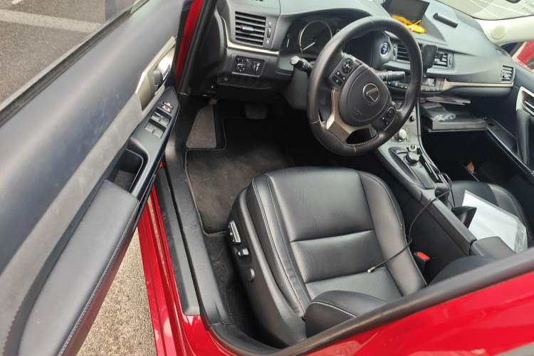 Used Lexus CT 2020 CT200h Comfort Edition Monochrome Interior 3