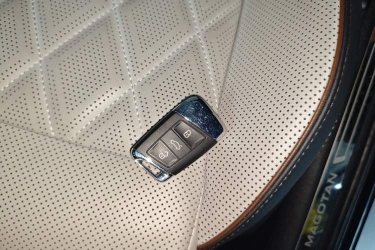 Used Volkswagen Magotan 2023 2 Million Units Commemorative Edition 330TSI DSG Luxury Version Vehicle Key